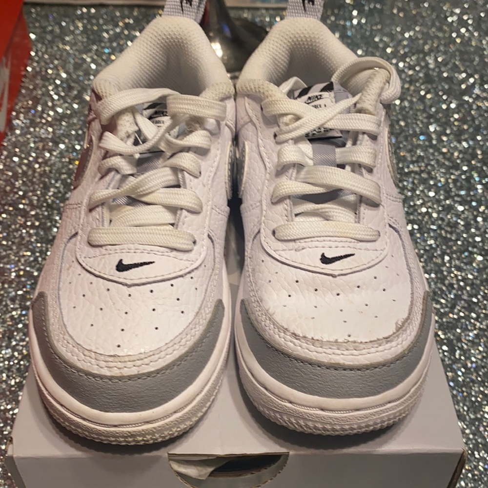 NIKE FORCE SIZE 9!